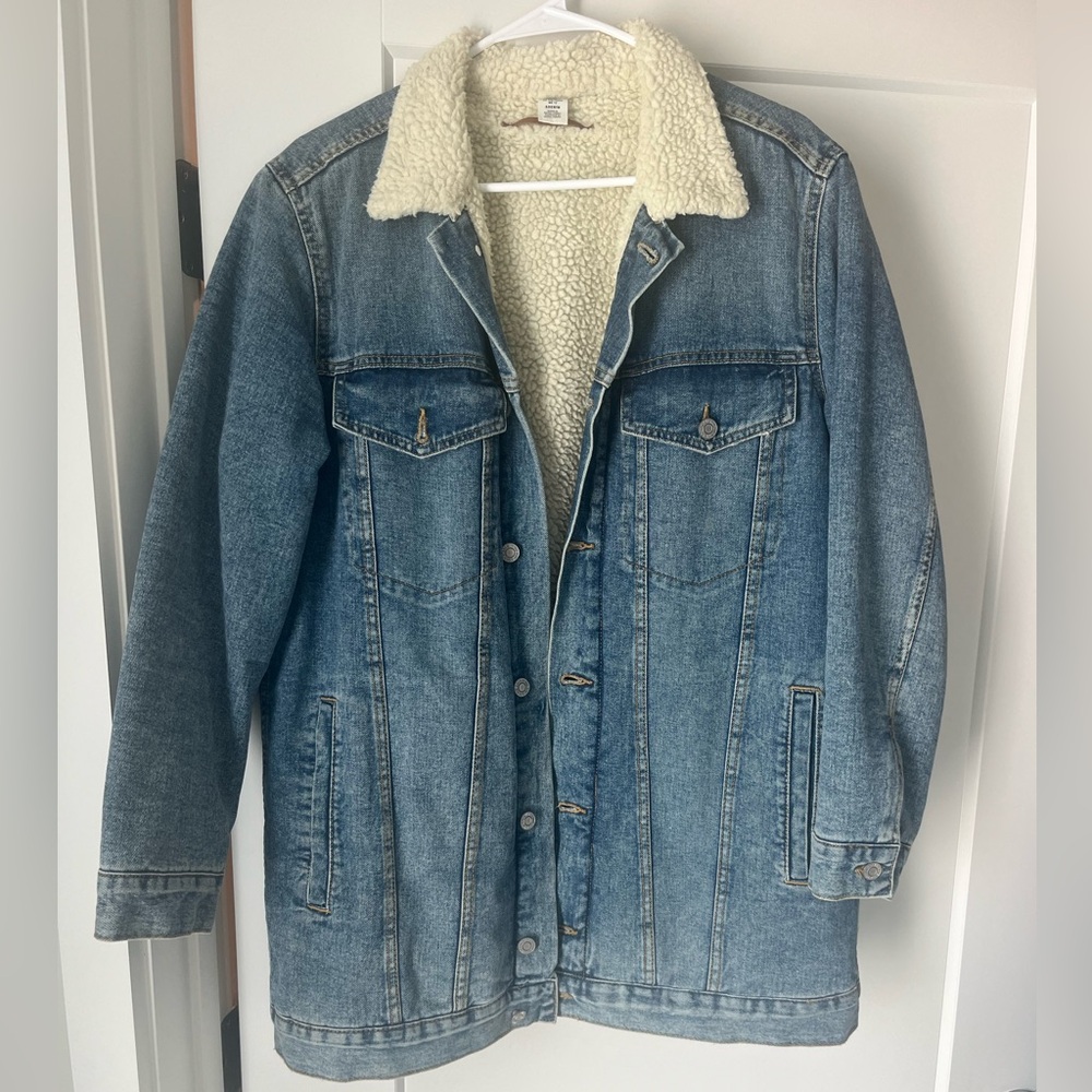 H&M Denim sherpa jacket. Size 12 fits like an XL. Oversized and long.